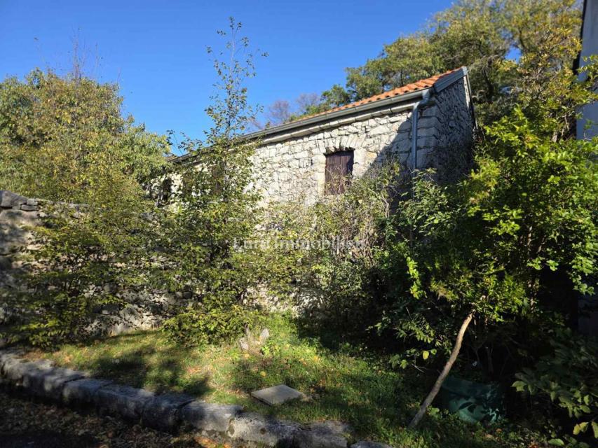 Zaledje Novega Vinodolskega, Dve hiši z veliko parcelo