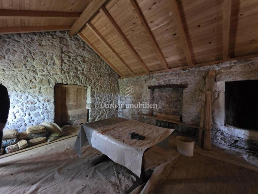 Zaledje Novega Vinodolskega, Dve hiši z veliko parcelo