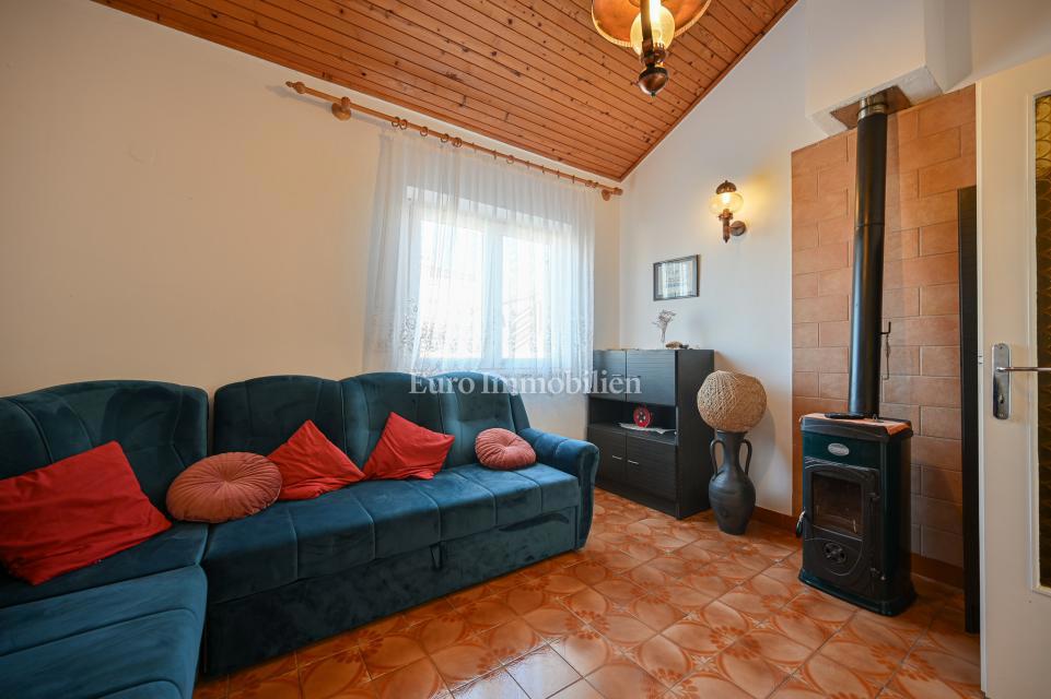 Crveni Vrh, hiša z vrtom v bližini morja