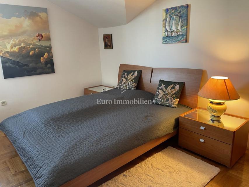 Apartma s pogledom na morje, Murter