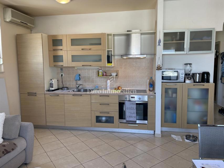 Apartma s pogledom na morje, Murter