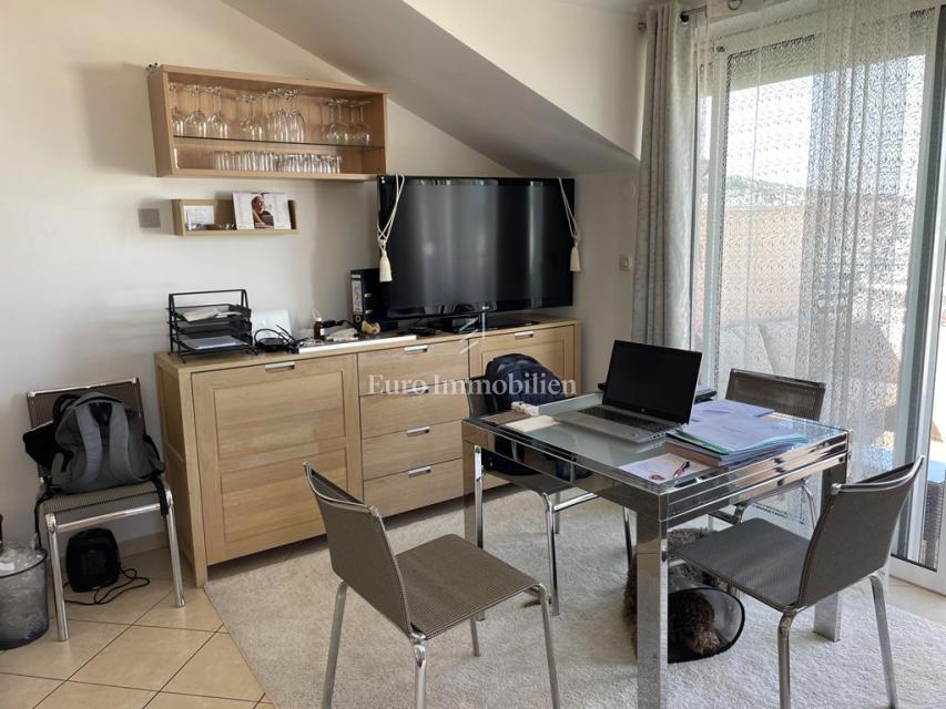 Apartma s pogledom na morje, Murter