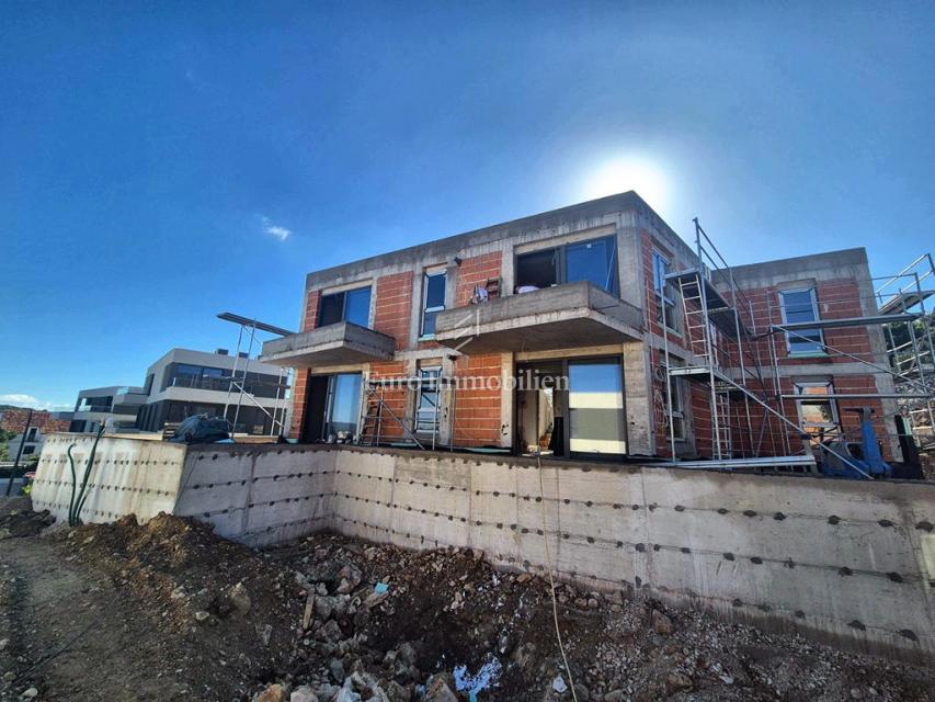 Apartma z vrtom in pogledom na morje - Murter 