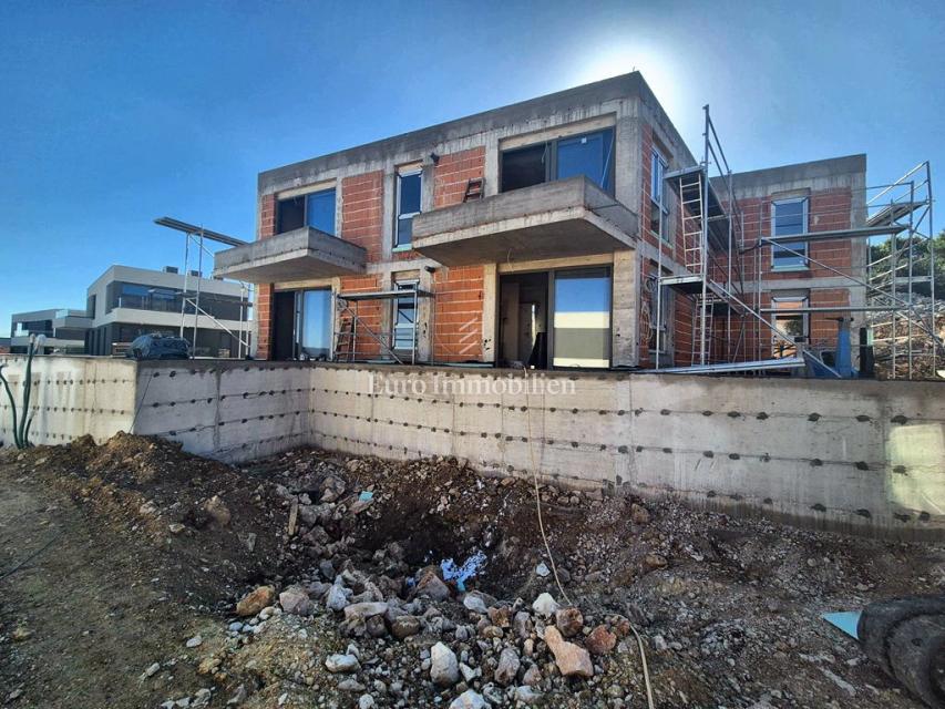 Apartma z vrtom in pogledom na morje - Murter 