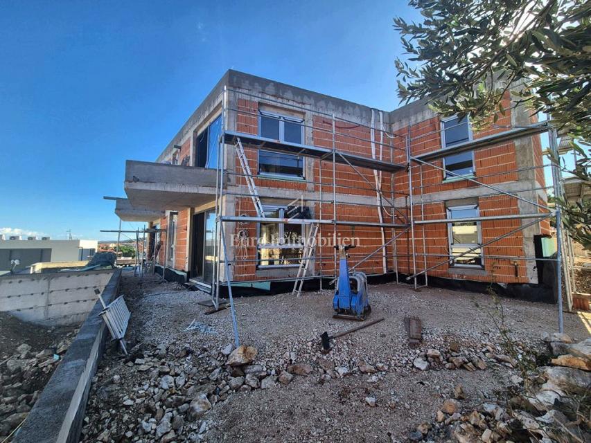 Apartma z vrtom in pogledom na morje - Murter 