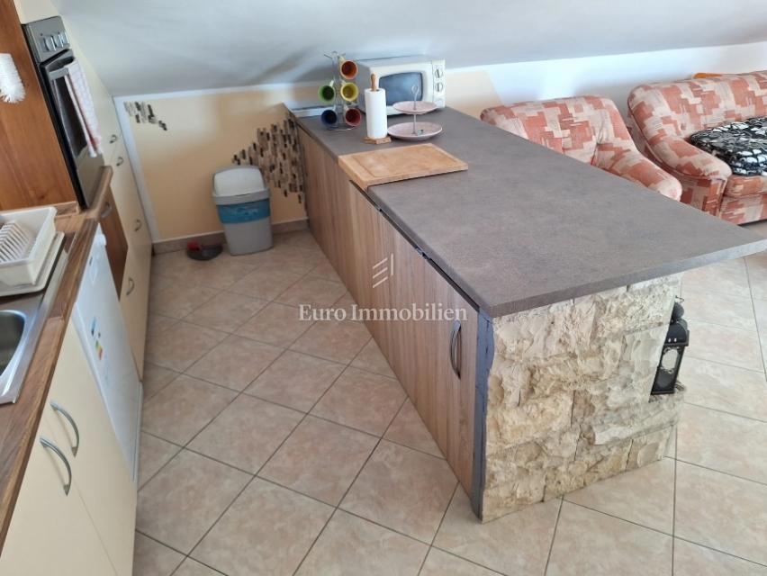 Apartma s pogledom na morje, 70 m od plaže - Pag