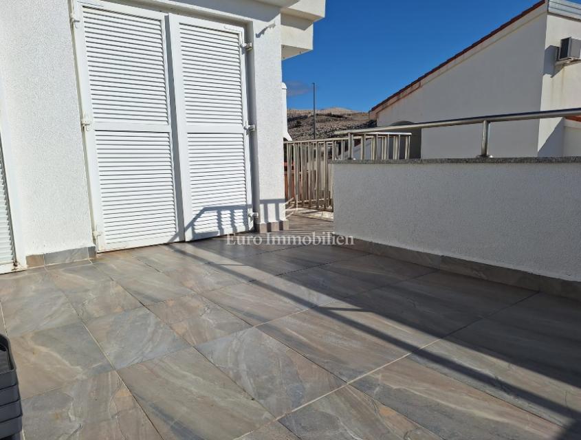 Apartma s pogledom na morje, 70 m od plaže - Pag