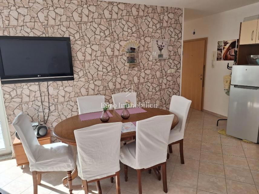 Apartma s pogledom na morje, 70 m od plaže - Pag