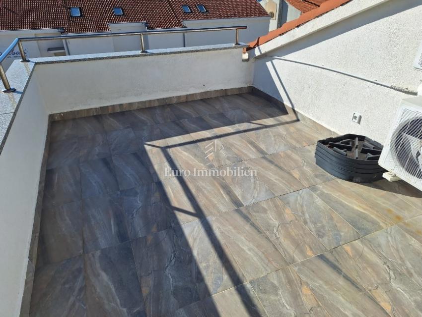 Apartma s pogledom na morje, 70 m od plaže - Pag