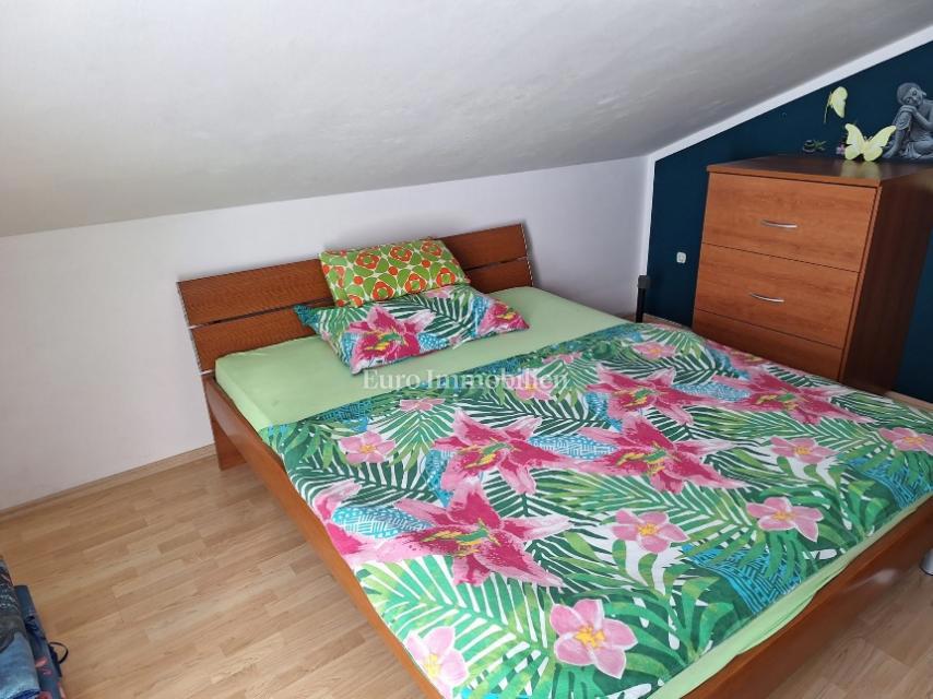 Apartma s pogledom na morje, 70 m od plaže - Pag