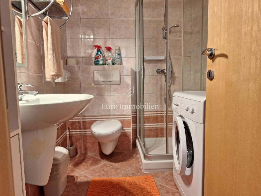 Apartma s pogledom na morje, 70 m od plaže - Pag