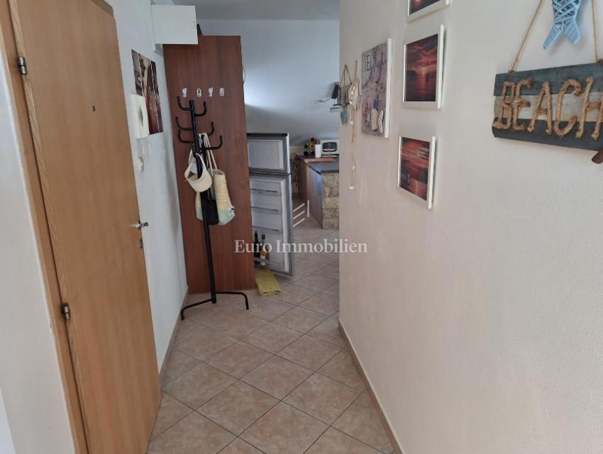 Apartma s pogledom na morje, 70 m od plaže - Pag