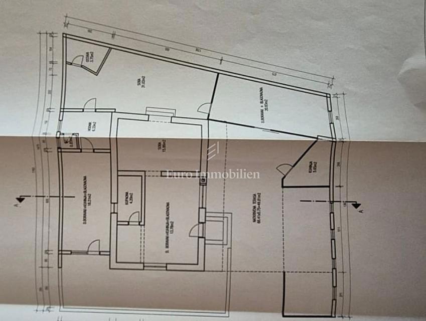Hiša z veliko parcelo v mirnem okolju, Krk