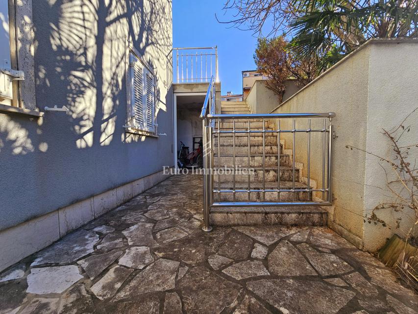 Apartma z vrtom, blizu centra in morja - Malinska