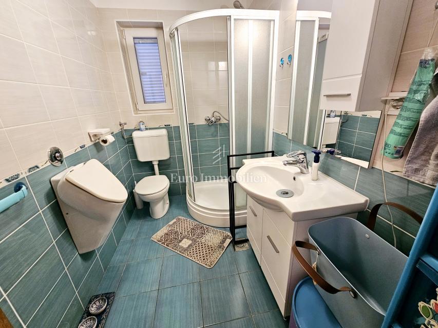 Apartma z vrtom, blizu centra in morja - Malinska