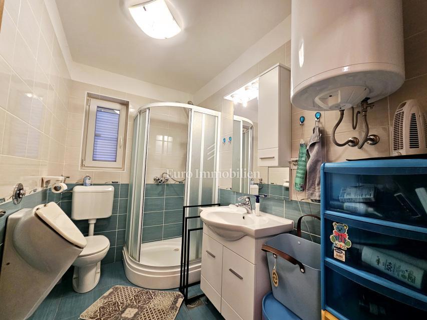 Apartma z vrtom, blizu centra in morja - Malinska