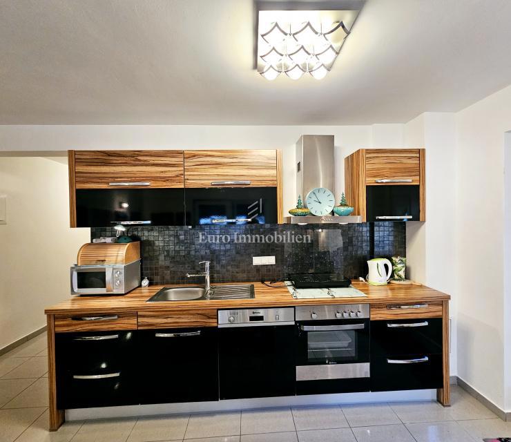 Apartma z vrtom, blizu centra in morja - Malinska