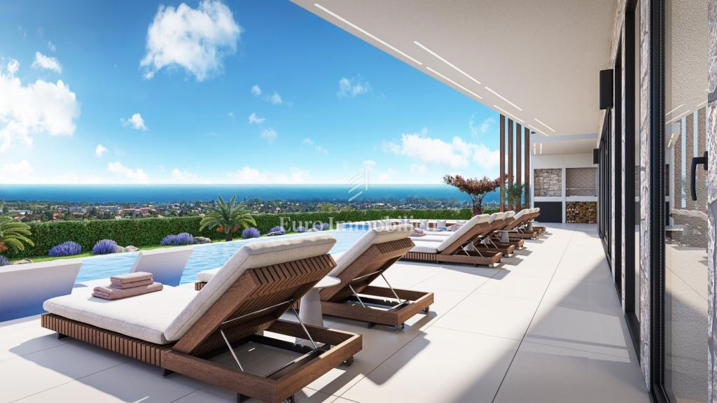 Luksuzna vila z neskončnim bazenom in pogledom na morje