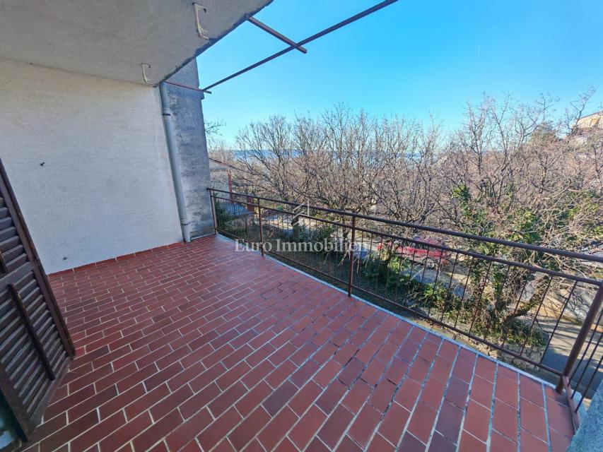 Klenovica – Hiša s 6 apartmaji, 100 m od morja