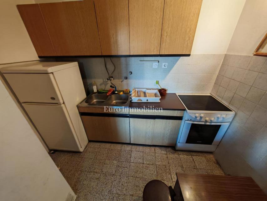 Klenovica – Hiša s 6 apartmaji, 100 m od morja