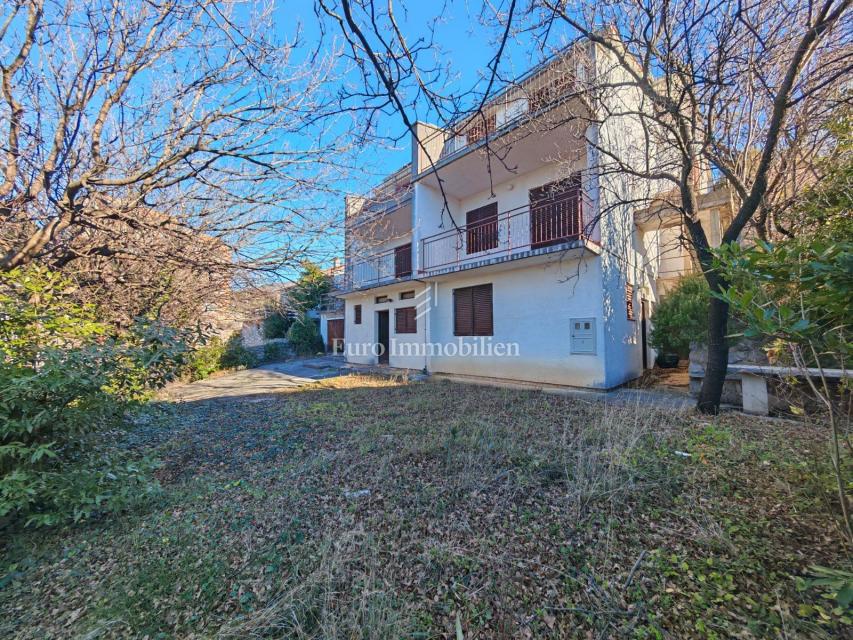 Klenovica – Hiša s 6 apartmaji, 100 m od morja