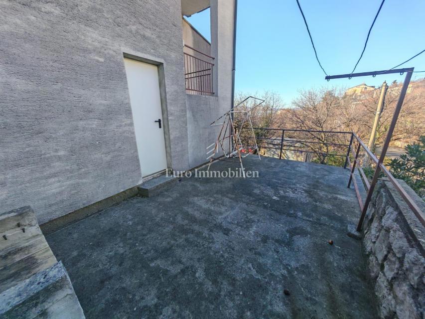 Klenovica – Hiša s 6 apartmaji, 100 m od morja