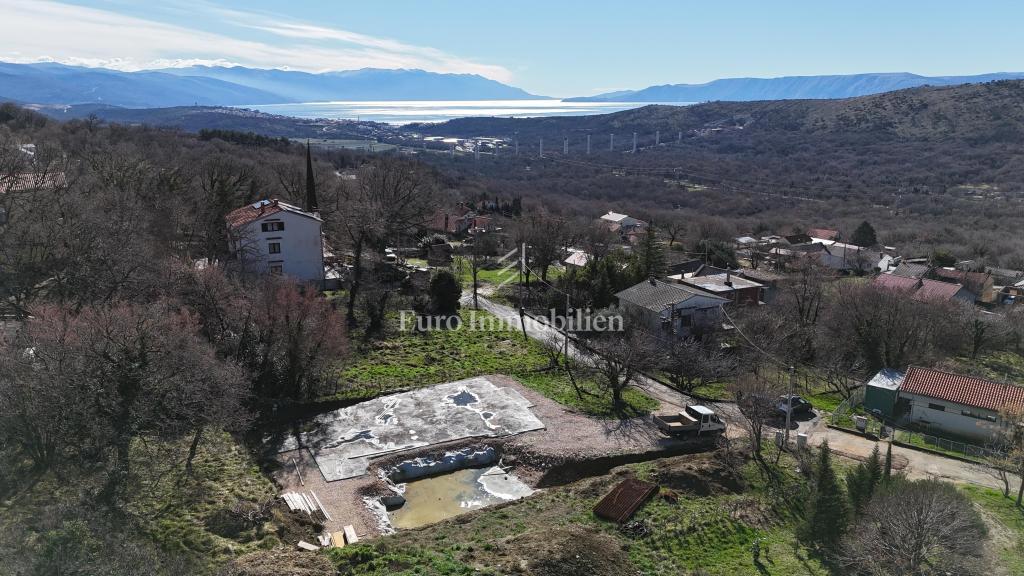 Stavbno zemljišče z dovoljenjem in temelji – Bribir, pogled na morje