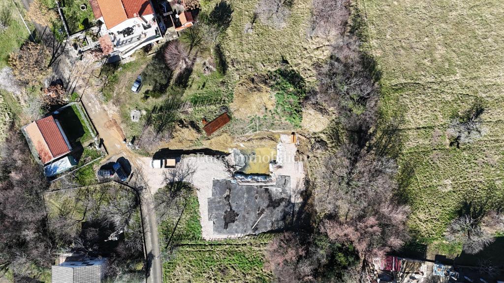 Stavbno zemljišče z dovoljenjem in temelji – Bribir, pogled na morje