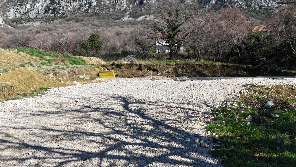 Stavbno zemljišče z dovoljenjem in temelji – Bribir, pogled na morje