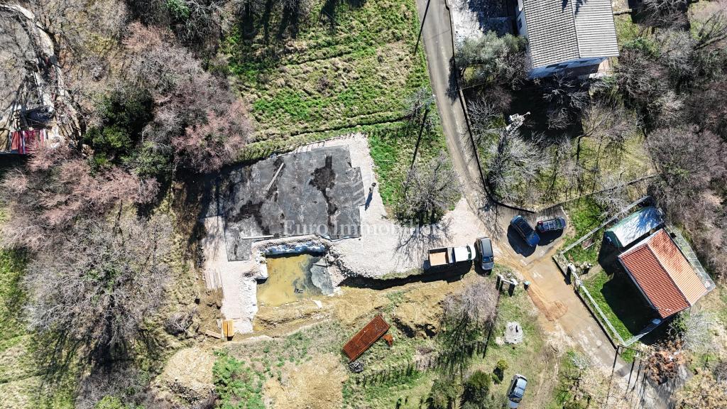 Stavbno zemljišče z dovoljenjem in temelji – Bribir, pogled na morje