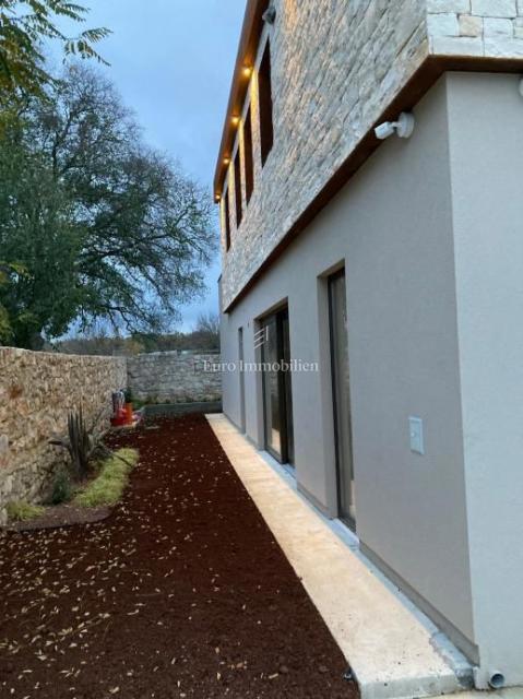 Vila z ogrevanim bazenom, Bale, Istra