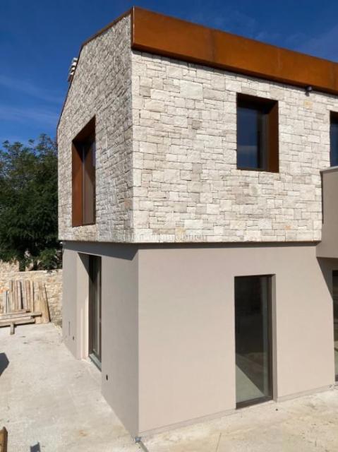 Vila z ogrevanim bazenom, Bale, Istra