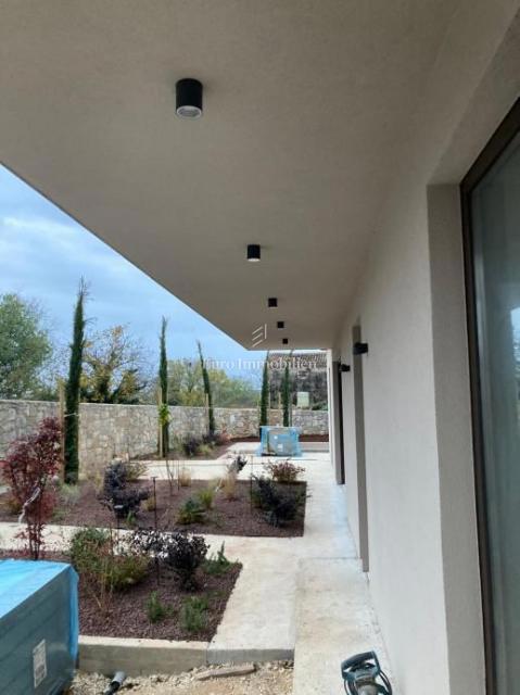 Vila z ogrevanim bazenom, Bale, Istra