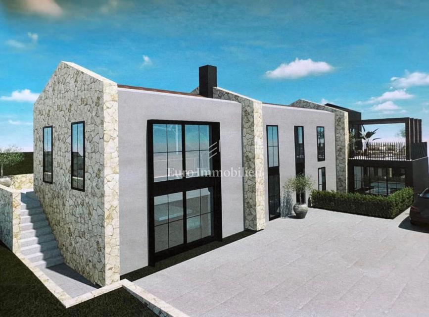 Hiša s prostornim dvoriščem, Cerovlje, Istra