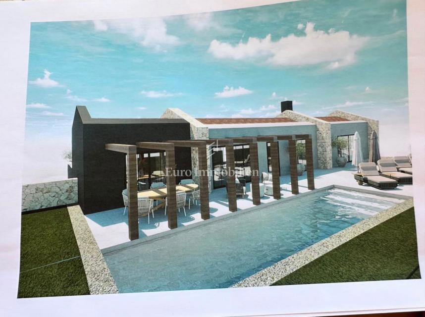 Hiša s prostornim dvoriščem, Cerovlje, Istra