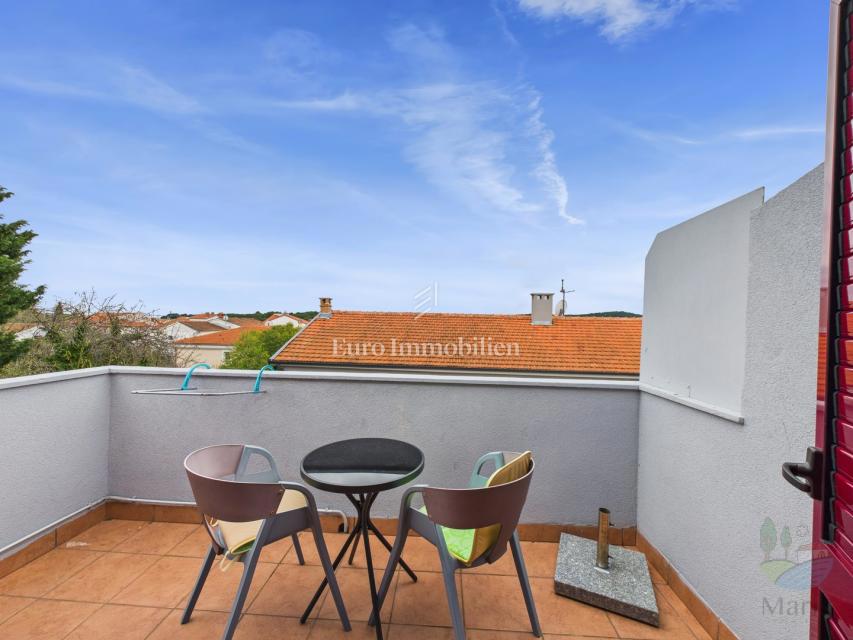 Medulin - hiša s 4 apartmaji, bazen, 350 m od morja