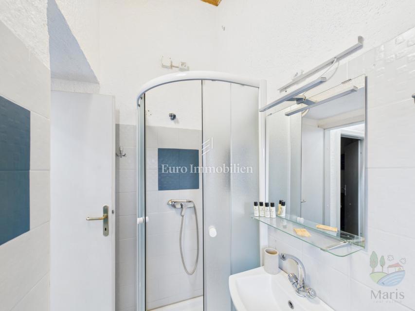 Medulin - hiša s 4 apartmaji, bazen, 350 m od morja