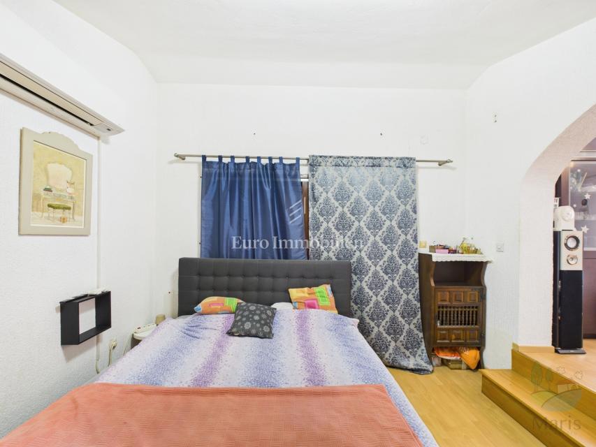 Medulin - hiša s 4 apartmaji, bazen, 350 m od morja