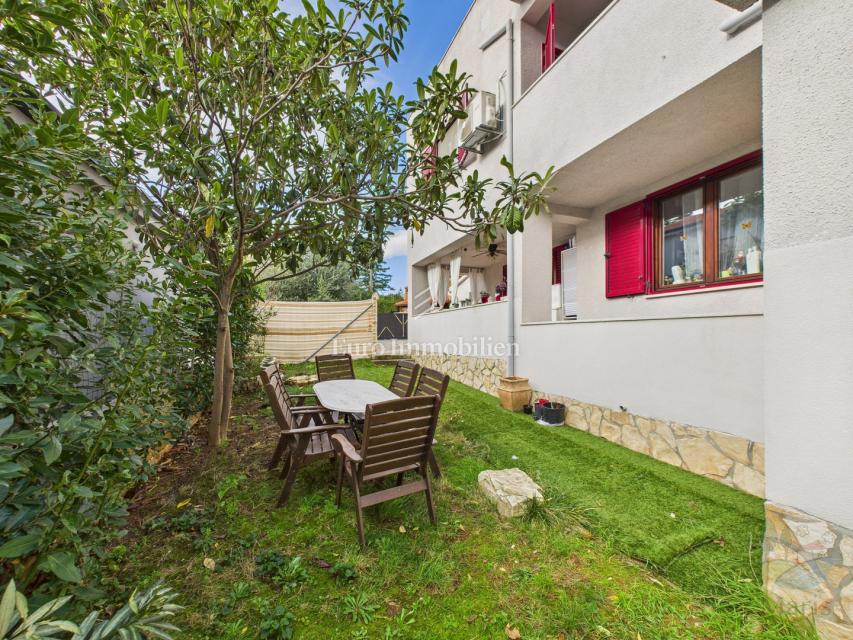 Medulin - hiša s 4 apartmaji, bazen, 350 m od morja