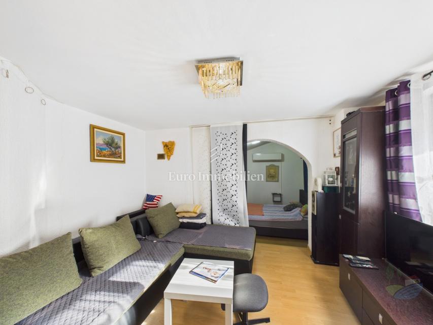 Medulin - hiša s 4 apartmaji, bazen, 350 m od morja