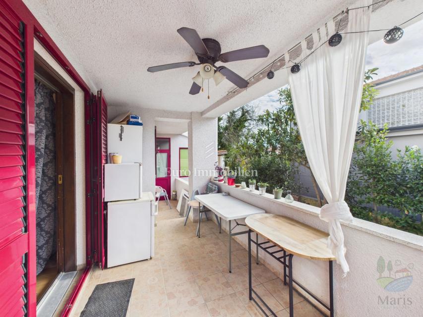 Medulin - hiša s 4 apartmaji, bazen, 350 m od morja