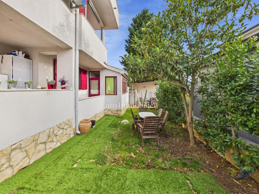 Medulin - hiša s 4 apartmaji, bazen, 350 m od morja