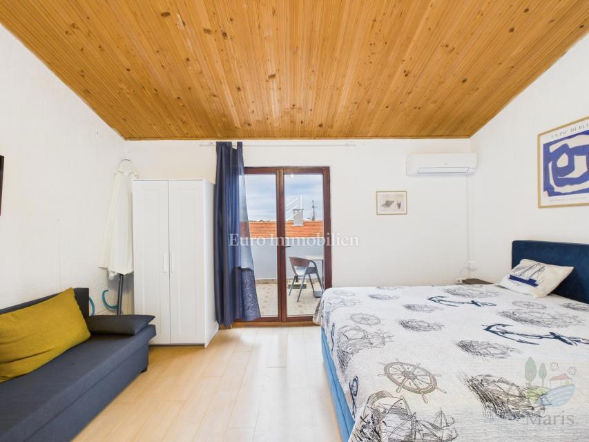 Medulin - hiša s 4 apartmaji, bazen, 350 m od morja