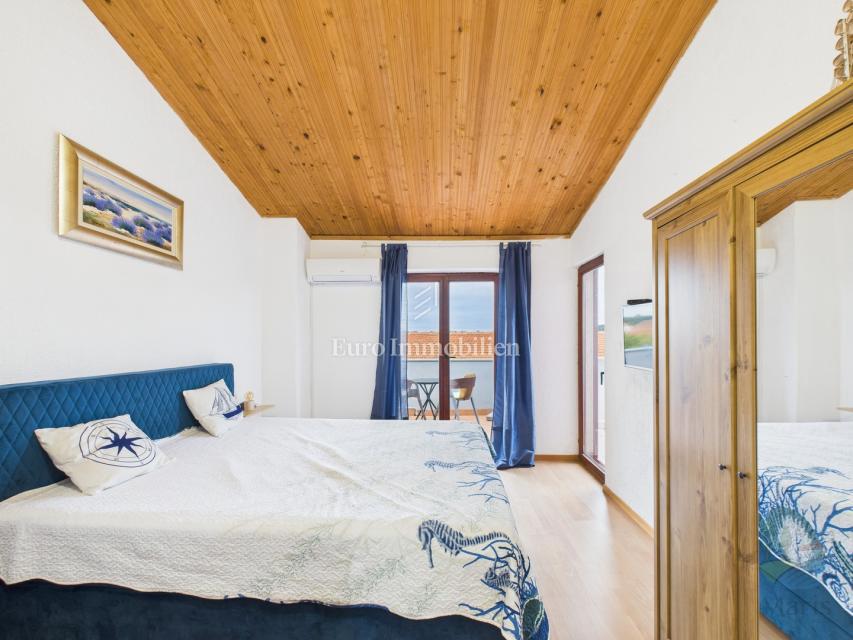 Medulin - hiša s 4 apartmaji, bazen, 350 m od morja