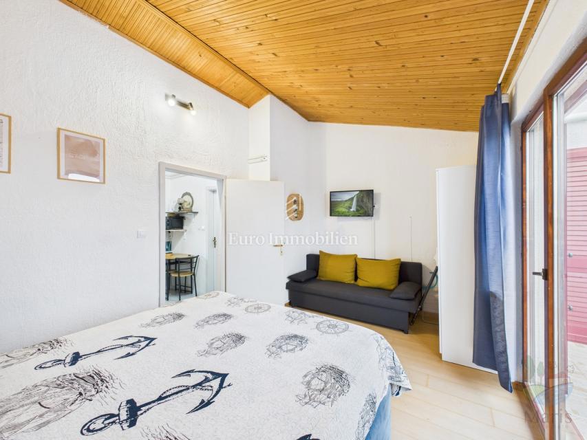 Medulin - hiša s 4 apartmaji, bazen, 350 m od morja