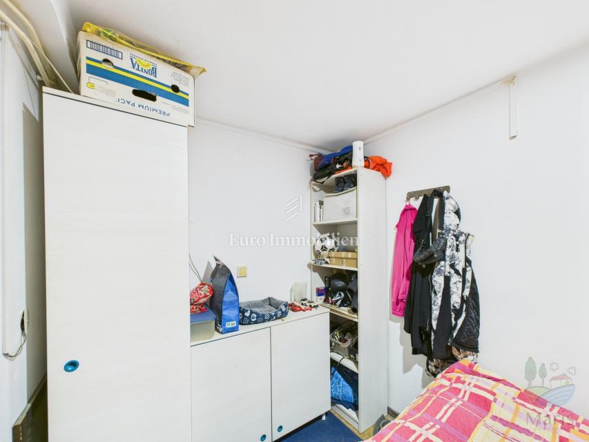 Medulin - hiša s 4 apartmaji, bazen, 350 m od morja