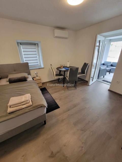 Šilo - hiša s tremi apartmaji