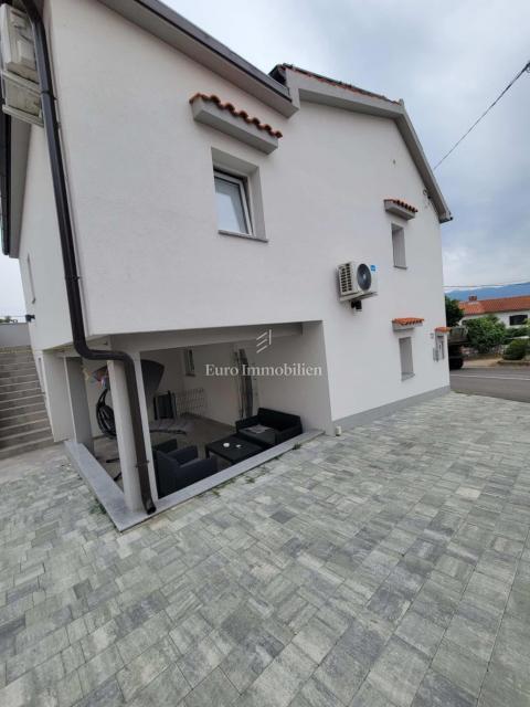 Šilo - hiša s tremi apartmaji