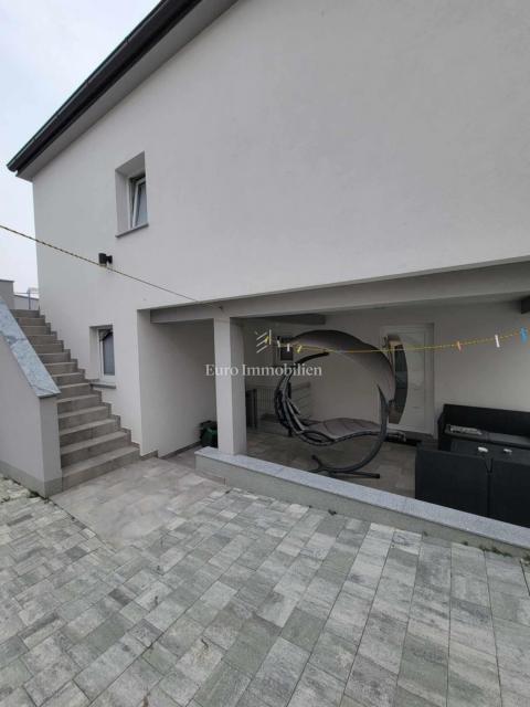 Šilo - hiša s tremi apartmaji