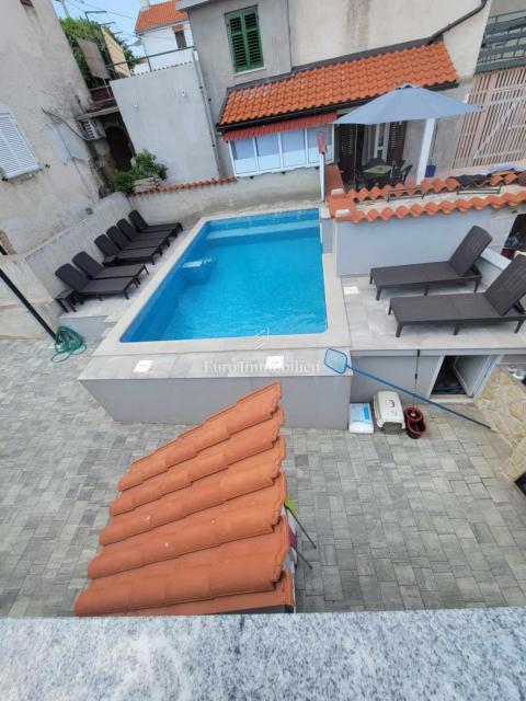 Šilo - hiša s tremi apartmaji